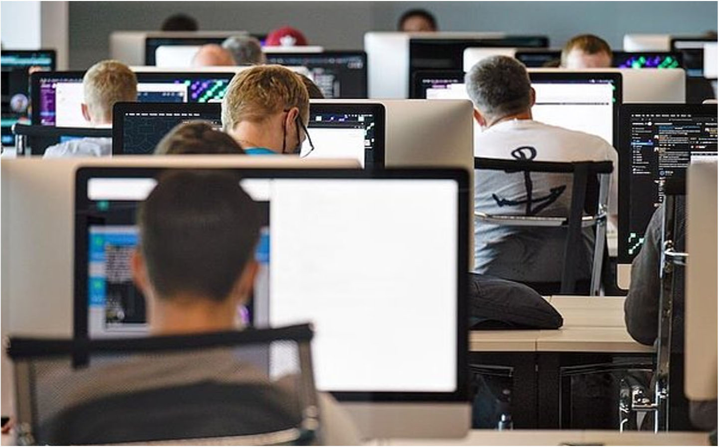 “Чимээгүй ядаргаа”: Дэлхий даяар тархсан ажил, амьдралын шинэ асуудал